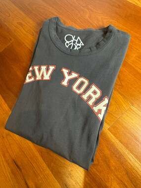 NWT Chaser Brand New York Vintage Style Charcoal Gray Graphic Tee Size Medium